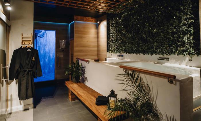 Menevia bathhouse facilities sauna buchet showers and baths
